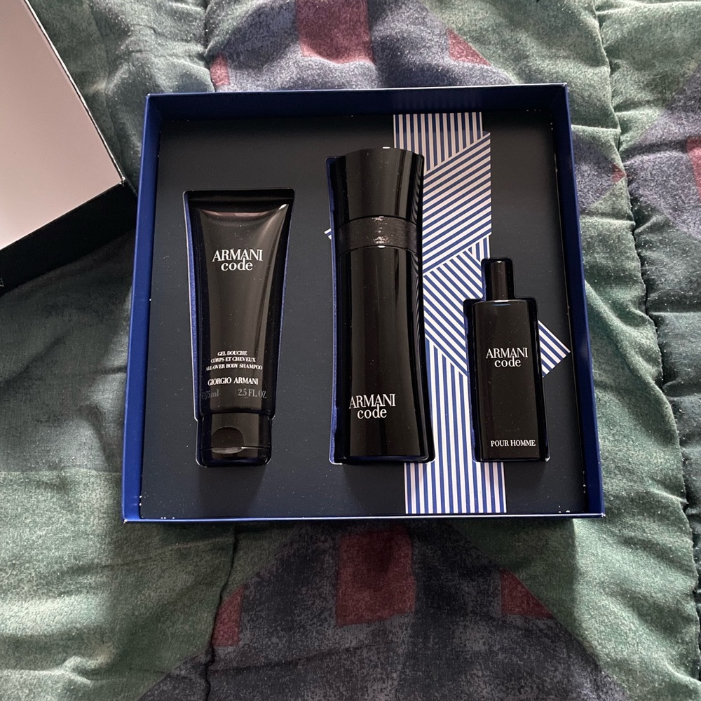 Set contains shower gel and Eau de toilette Armani code. 
Brand new.